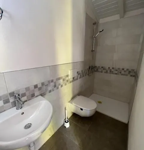 Lakeview & مكان تخييم *