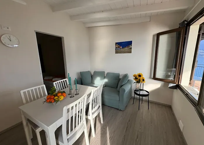 مكان تخييم Lakeview & *